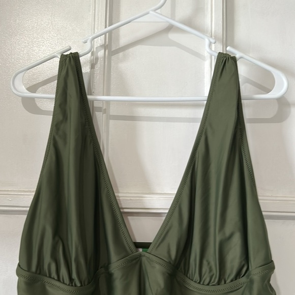 J. Crew Ruched V-neck One Piece Swimsuit in Army/Olive Green BC116 - Size 20 - Picture 9 of 14